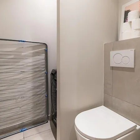 Charming - Air-conditioned And Terrace דירה *