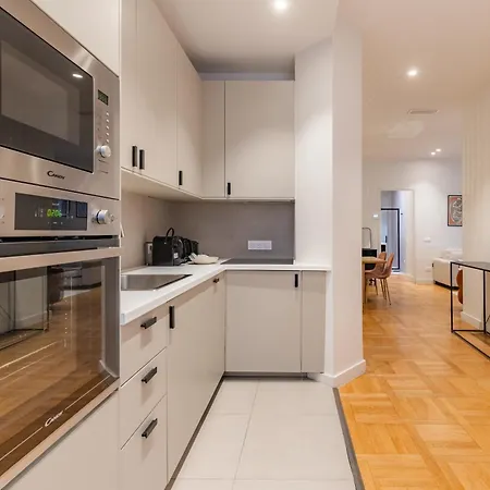 Appartement Charming - Air-conditioned And Terrace Parijs