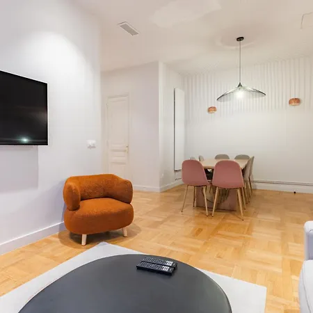 Appartement Charming - Air-conditioned And Terrace *