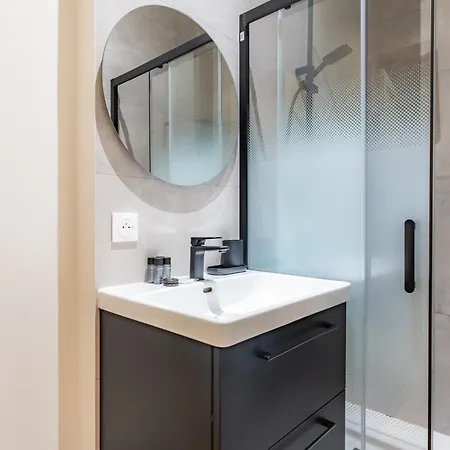 Appartement Charming - Air-conditioned And Terrace *