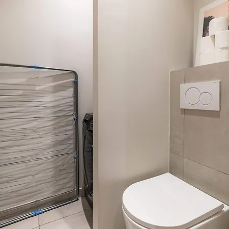 Charming - Air-conditioned And Terrace Apartmán