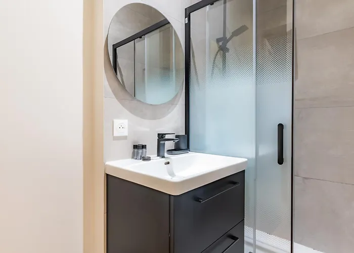 Appartement Charming - Air-conditioned And Terrace *