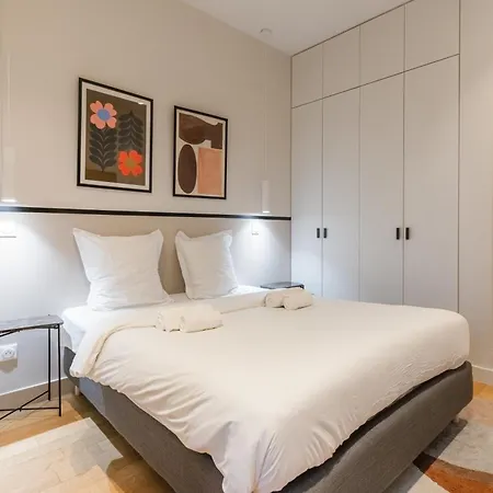 Charming - Air-conditioned And Terrace Lägenhet