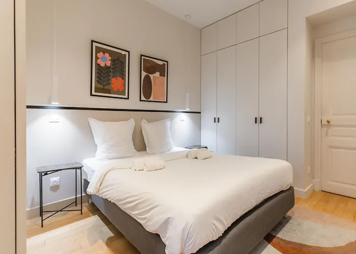 Charming - Air-conditioned And Terrace Lägenhet